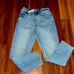 A fabulous NWT American Eagle curvy mom jean